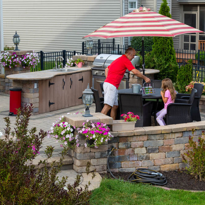 Outdoor Kitchen and Fire Pit Ideas for a Staycation Oasis