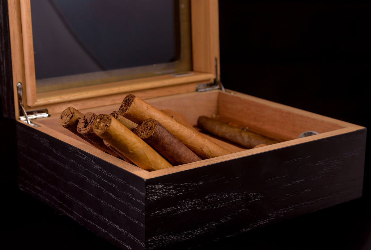 How Long Can a Cigar Last Outside a Humidor?
